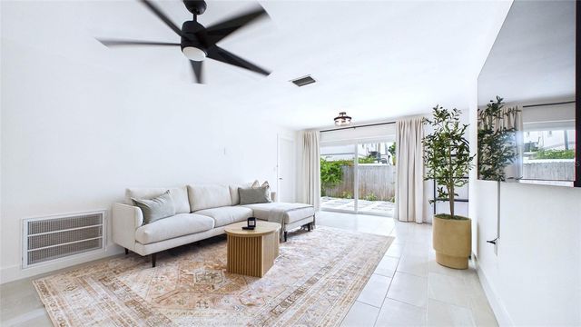 1920 NEW HAMPSHIRE AVENUE NE, St Petersburg, FL 33703