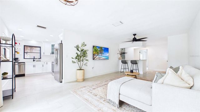 1920 NEW HAMPSHIRE AVENUE NE, St Petersburg, FL 33703