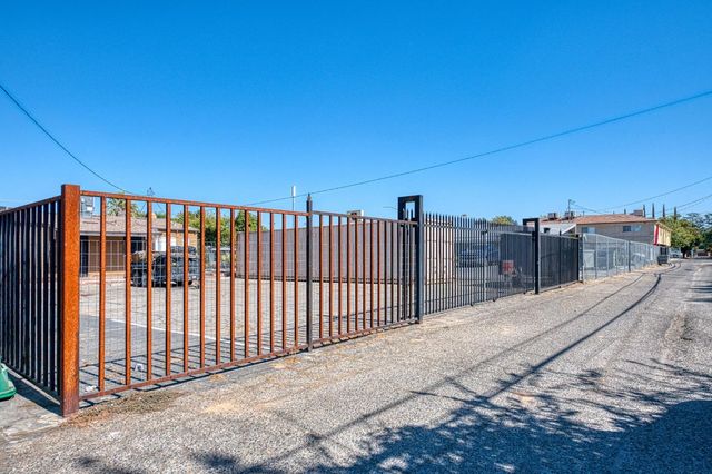 332 E Shields Avenue, Fresno, CA 93704