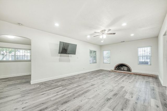 332 E Shields Avenue, Fresno, CA 93704