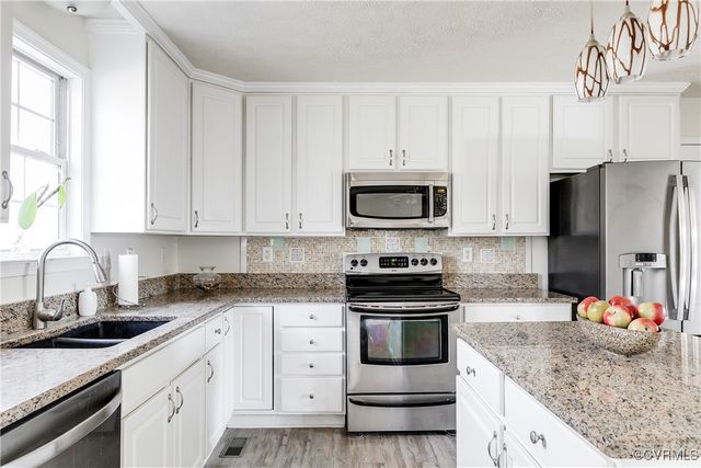 1525 Creek Knoll Ct, Colonial Heights, VA 23834