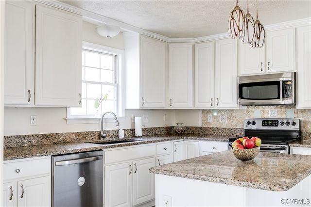1525 Creek Knoll Ct, Colonial Heights, VA 23834