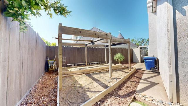2201 Arnhem Pl, Modesto, CA 95356