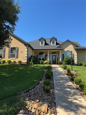 500 Edgewood Drive, Montgomery, TX 77356