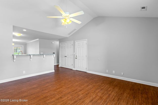 443 Woodlake Dr, Mt Washington, KY 40047