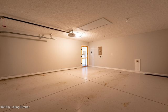 443 Woodlake Dr, Mt Washington, KY 40047