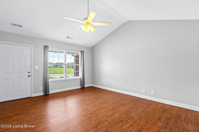 443 Woodlake Dr, Mt Washington, KY 40047