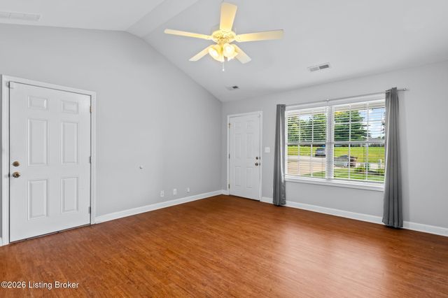 443 Woodlake Dr, Mt Washington, KY 40047