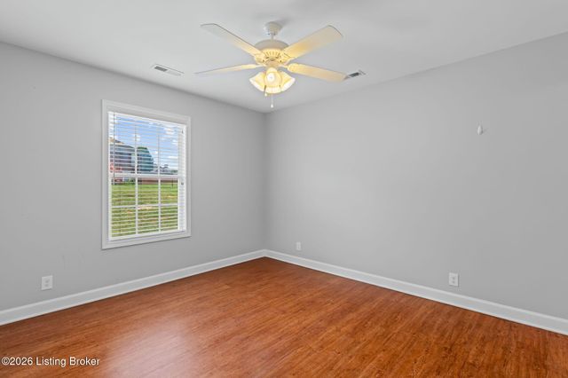 443 Woodlake Dr, Mt Washington, KY 40047