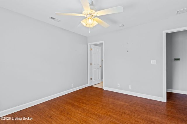 443 Woodlake Dr, Mt Washington, KY 40047