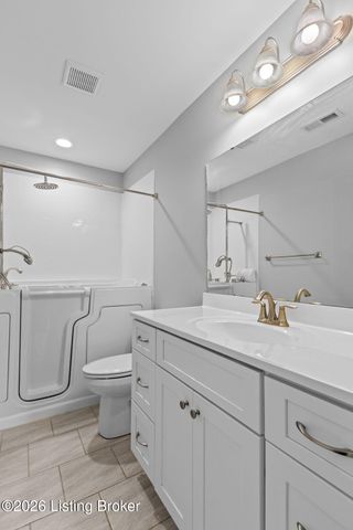 443 Woodlake Dr, Mt Washington, KY 40047