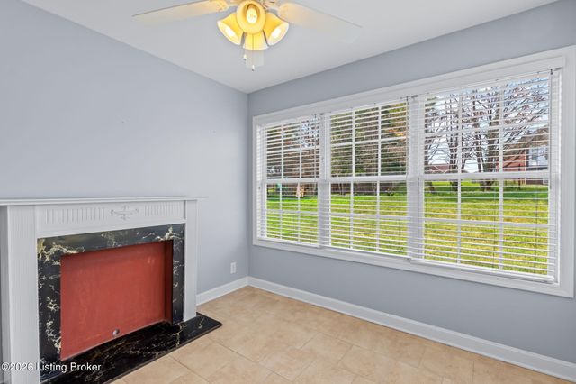 443 Woodlake Dr, Mt Washington, KY 40047