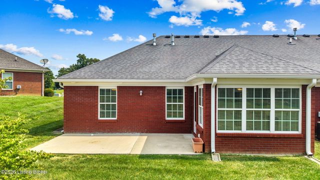443 Woodlake Dr, Mt Washington, KY 40047