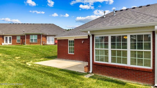 443 Woodlake Dr, Mt Washington, KY 40047