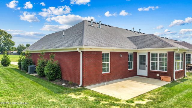 443 Woodlake Dr, Mt Washington, KY 40047