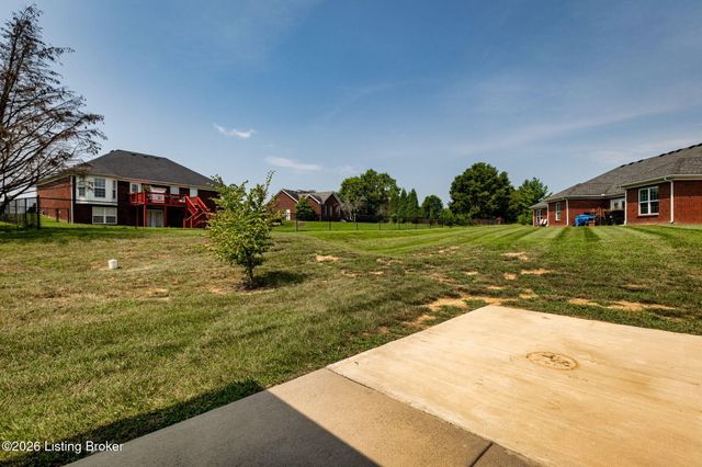 443 Woodlake Dr, Mt Washington, KY 40047