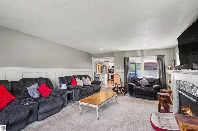 902 W 1st Street, Tawas City, MI 48763
