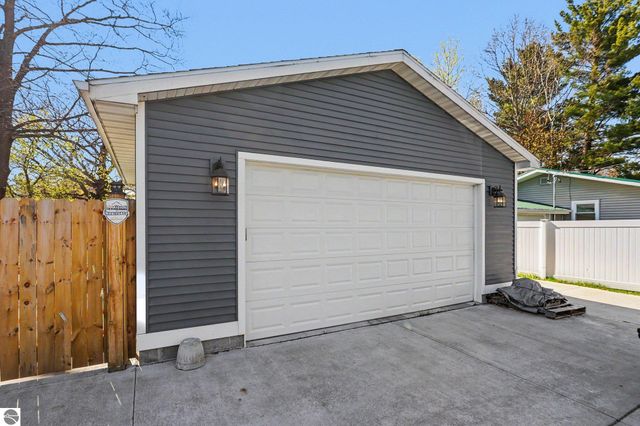 902 W 1st Street, Tawas City, MI 48763