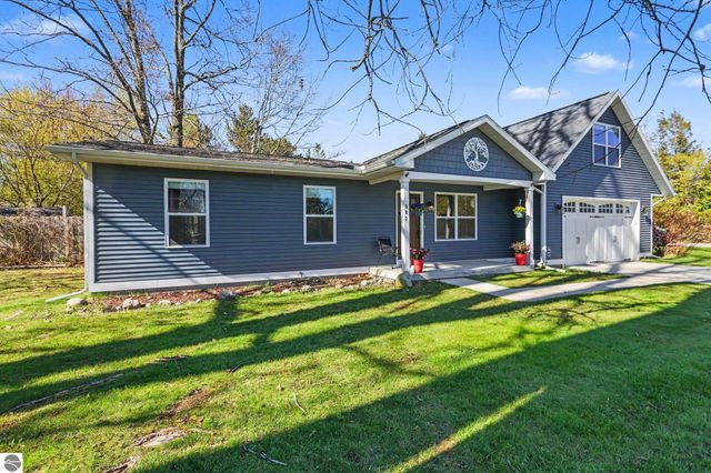 902 W 1st Street, Tawas City, MI 48763