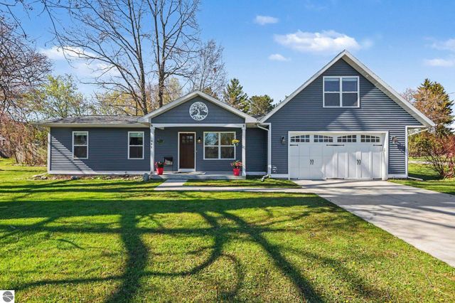 902 W 1st Street, Tawas City, MI 48763
