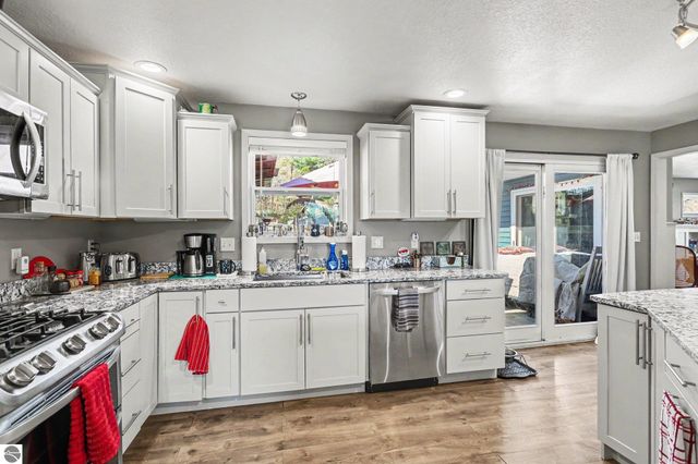 902 W 1st Street, Tawas City, MI 48763