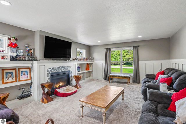902 W 1st Street, Tawas City, MI 48763