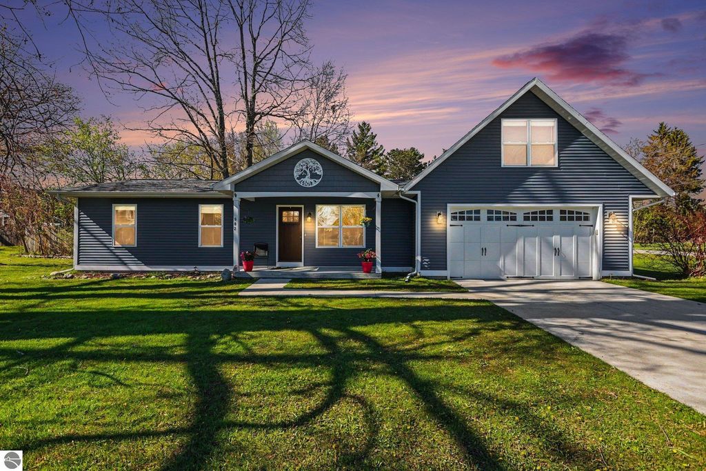 902 W 1st Street, Tawas City, MI 48763