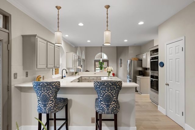 10080 Circleview DR, Austin, TX 78733