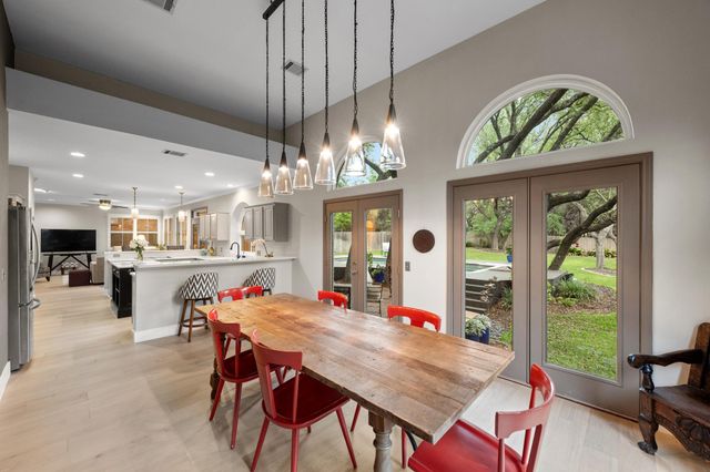 10080 Circleview DR, Austin, TX 78733