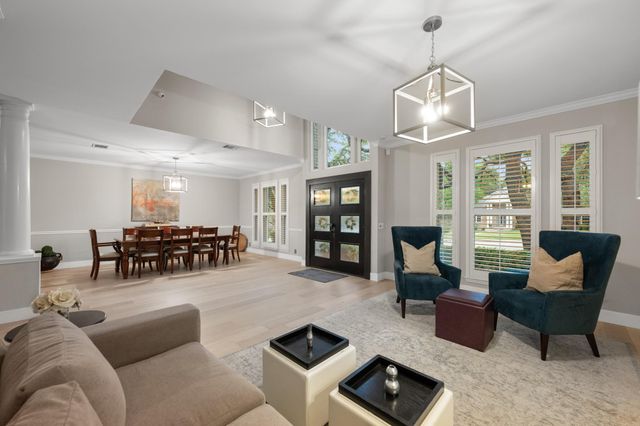 10080 Circleview DR, Austin, TX 78733