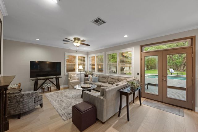 10080 Circleview DR, Austin, TX 78733