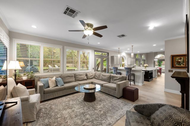 10080 Circleview DR, Austin, TX 78733