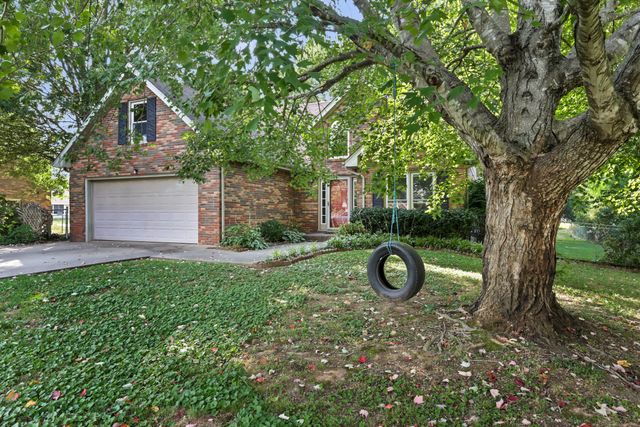 1975 Stepford Dr, Clarksville, TN 37043
