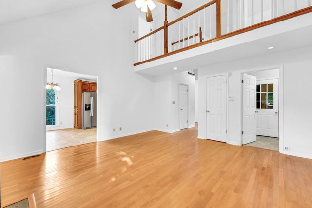 1975 Stepford Dr, Clarksville, TN 37043