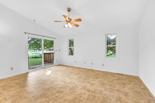 1975 Stepford Dr, Clarksville, TN 37043