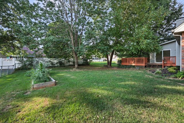 1975 Stepford Dr, Clarksville, TN 37043
