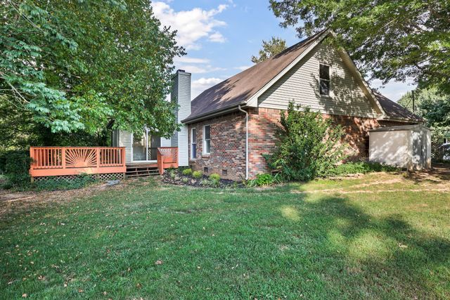 1975 Stepford Dr, Clarksville, TN 37043