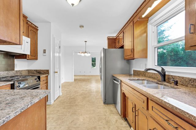 1975 Stepford Dr, Clarksville, TN 37043
