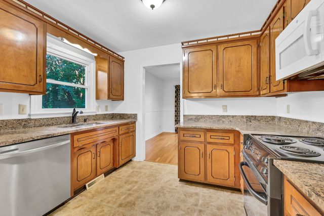1975 Stepford Dr, Clarksville, TN 37043