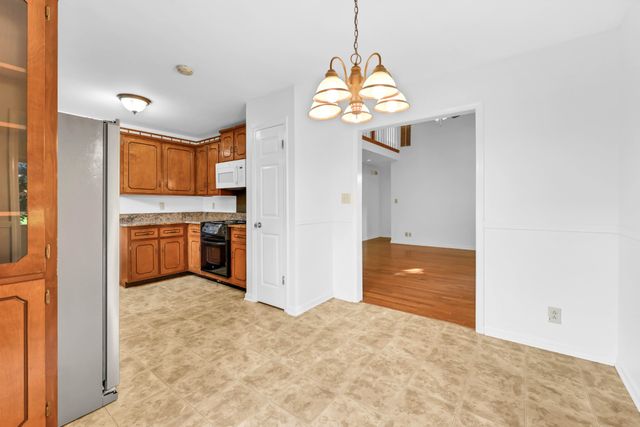1975 Stepford Dr, Clarksville, TN 37043