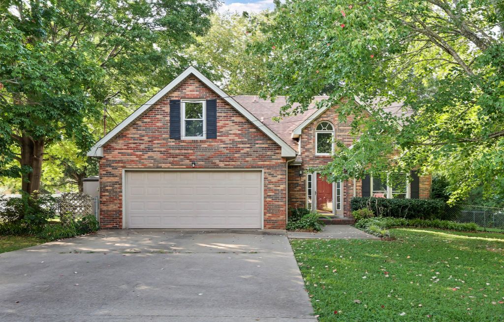 1975 Stepford Dr, Clarksville, TN 37043