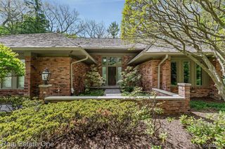 901 Bloomfield Club Court, Bloomfield Hills, MI 48301