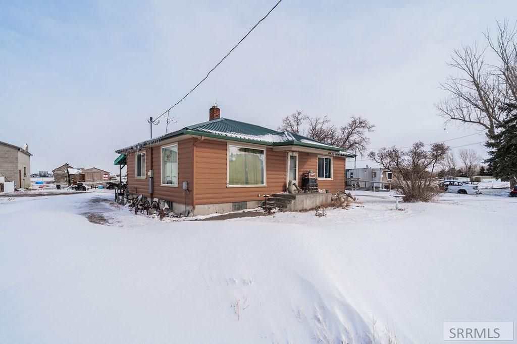 Image 4 of property listing at 1382 W 81st S, Idaho Falls, ID 83402