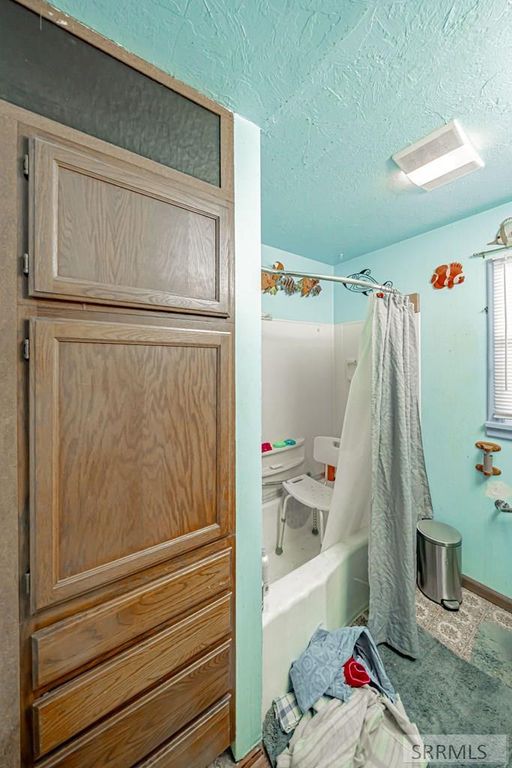 Image 8 of property listing at 1382 W 81st S, Idaho Falls, ID 83402