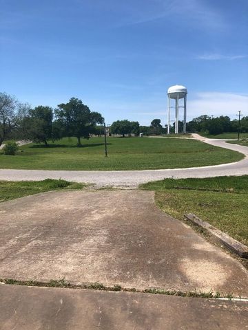 504 Chinner Street, Bonham, TX 75418