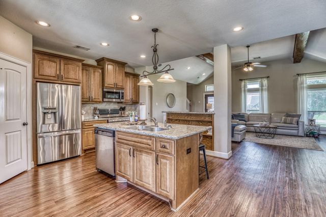 586 Ruby Drive, Bellville, TX 77418