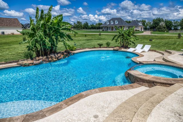 586 Ruby Drive, Bellville, TX 77418