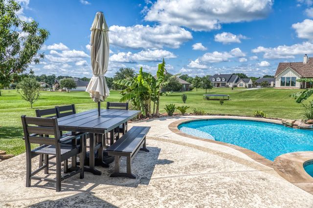586 Ruby Drive, Bellville, TX 77418
