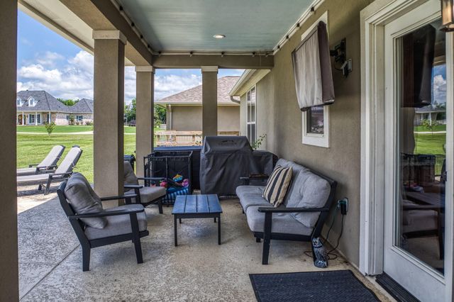 586 Ruby Drive, Bellville, TX 77418