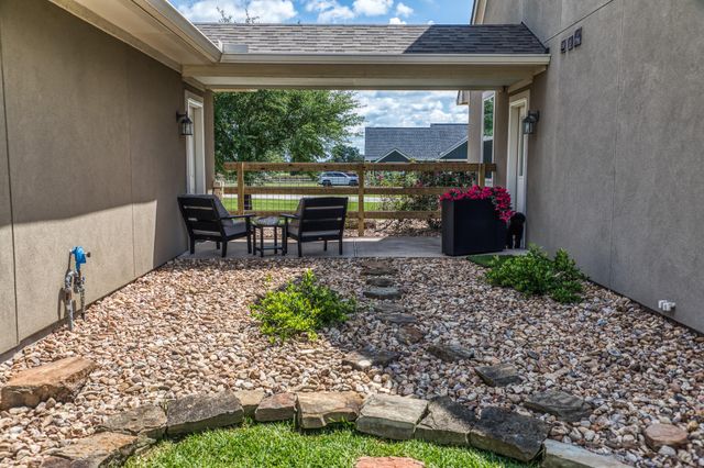 586 Ruby Drive, Bellville, TX 77418